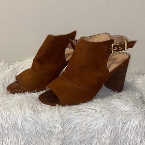 Express size 8 brown heel